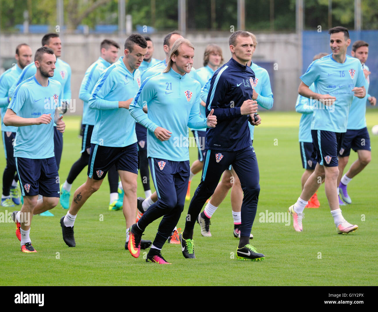 Zagreb, Kroatien. 20. Mai 2016. Spieler von Kroatien besuchen eine Trainingseinheit im Maksimir-Stadion in Zagreb, Kroatien, 20. Mai 2016. Kroatien-Nationalmannschaft begann Berufsausbildungsvorbereitung für die Euro 2016 am Freitag. © Miso Lisanin/Xinhua/Alamy Live-Nachrichten Stockfoto