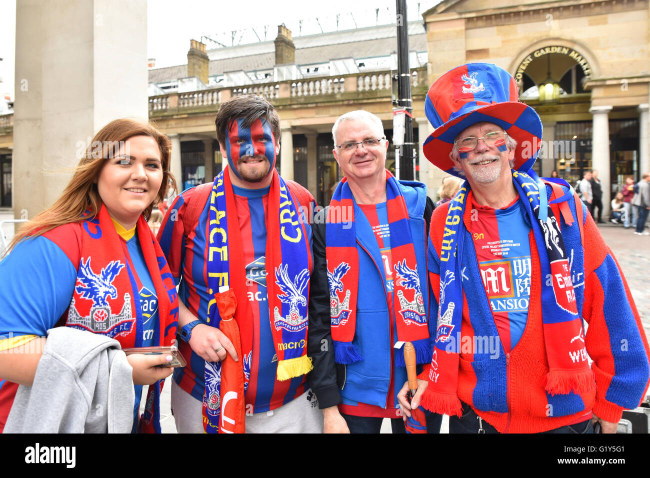 Covent Garden, London, UK. 21. Mai 2016. Crystal Palace-Fans im Zentrum von London vor den FA Cup final © Matthew Chattle Stockfoto