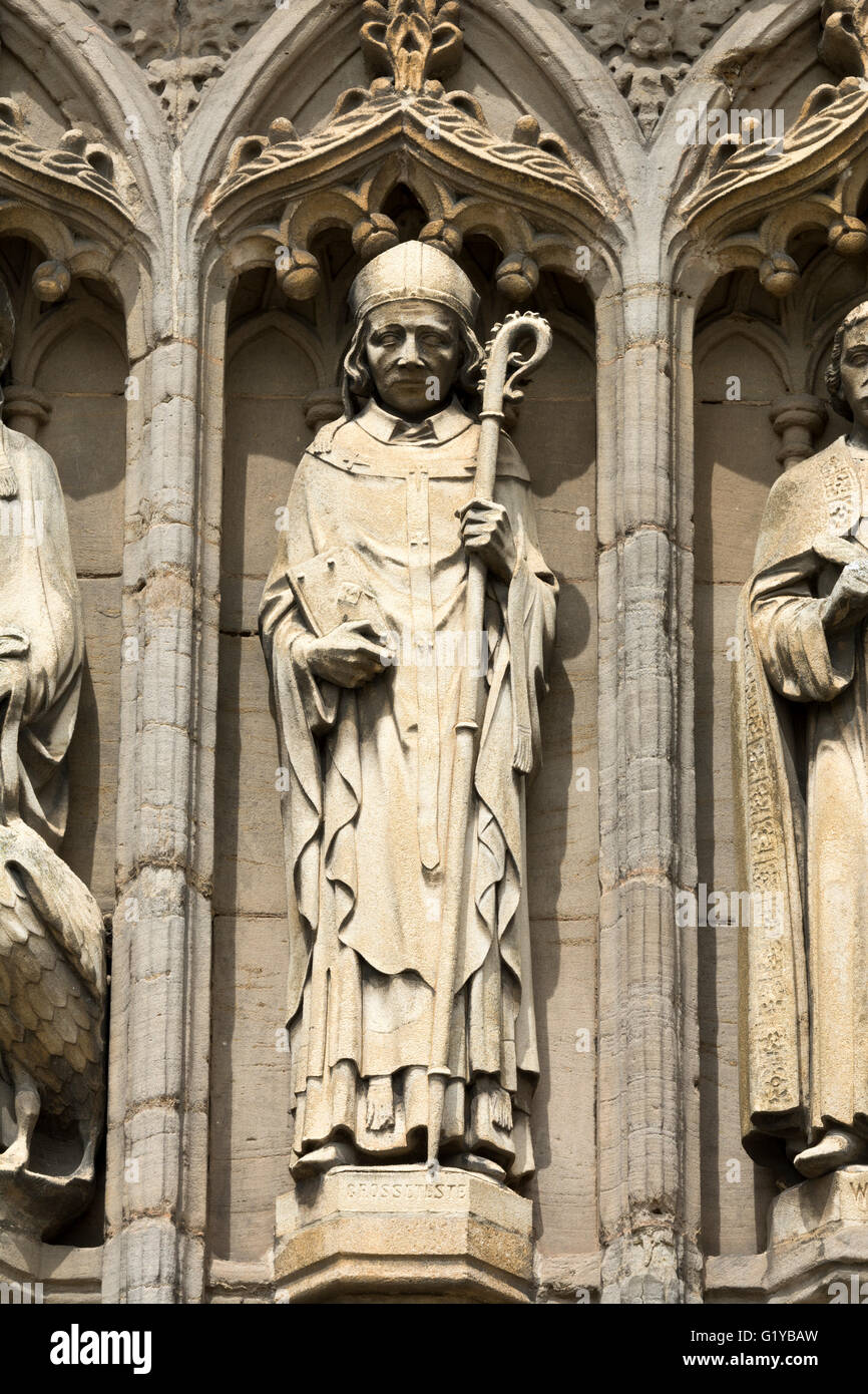 Robert Grosseteste Statue Süd Veranda von Leicester Kathedrale, UK Stockfoto