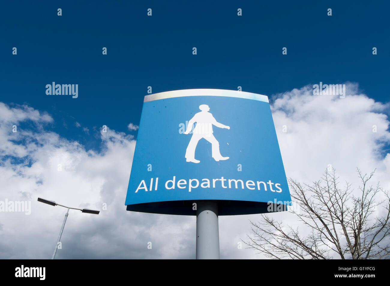 Schild mit Wegbeschreibungen zu Abteilungen an der Great Western Hospital in Swindon, Wiltshire, UK Stockfoto