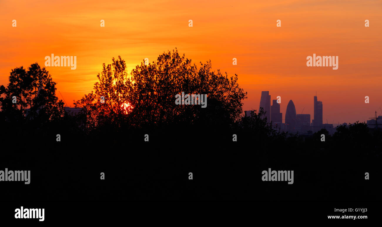 Sonnenuntergang in London, bilden eine Stadt-silhouette Stockfoto