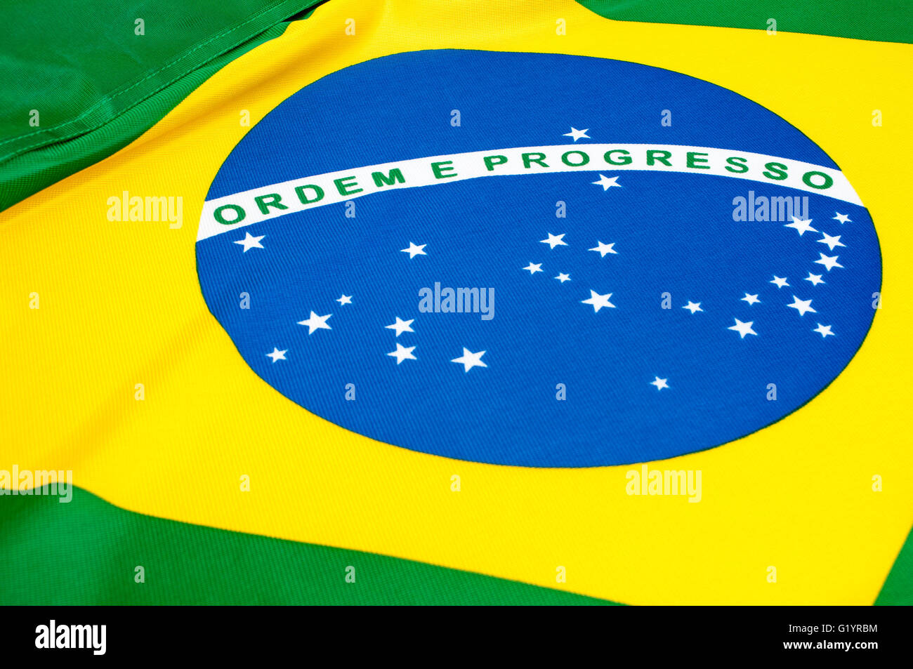 Hintergrund - Nahaufnahme von der seidigen brasilianische Flagge Stockfoto