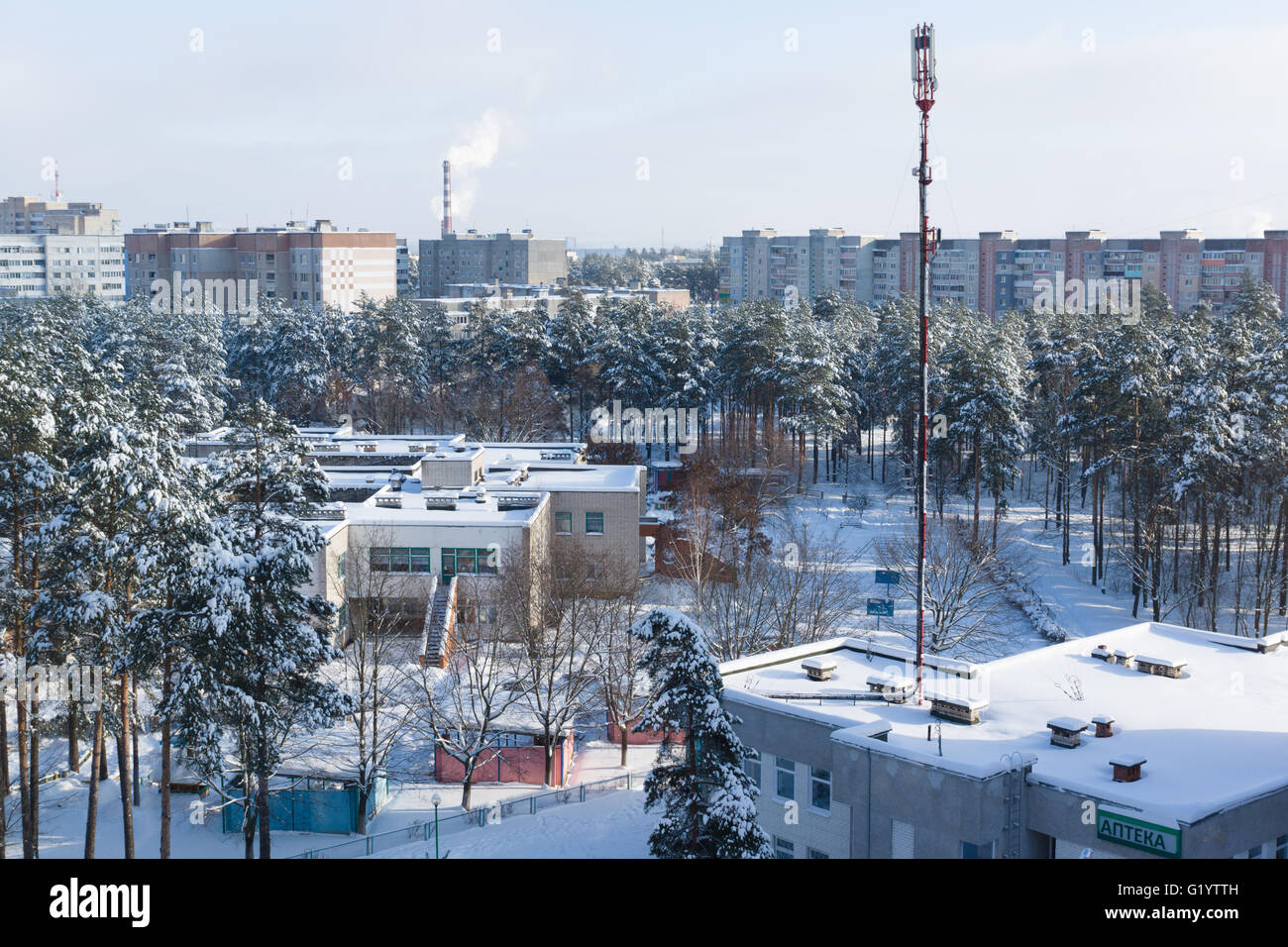 aus großer Höhe auf eine Winter-Stadt anzeigen Stockfoto