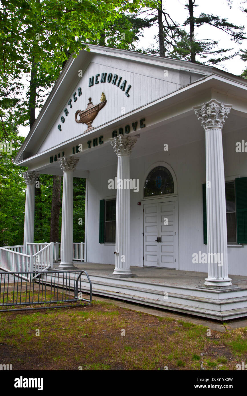 Old Orchard Beach, Ocean Park, neunzehnten Jahrhunderts Chautauqua religiöse Erweckung Zentrum. Porter Memorial Hall im Hain Stockfoto