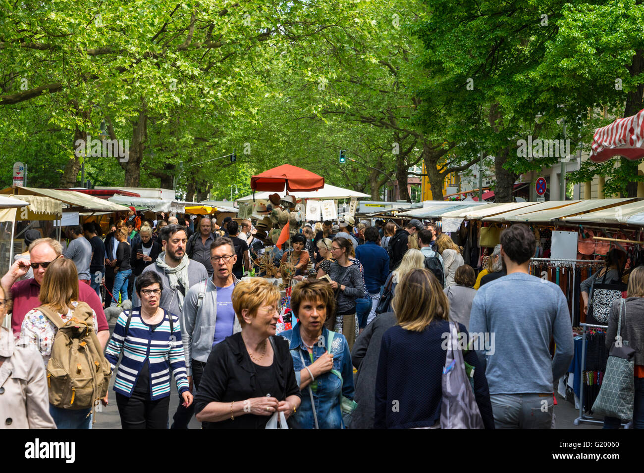 Bauernmarkt am Wochenende am Kollwitzplatz im Prenzlauer Berg in Berlin Deutschland Stockfoto