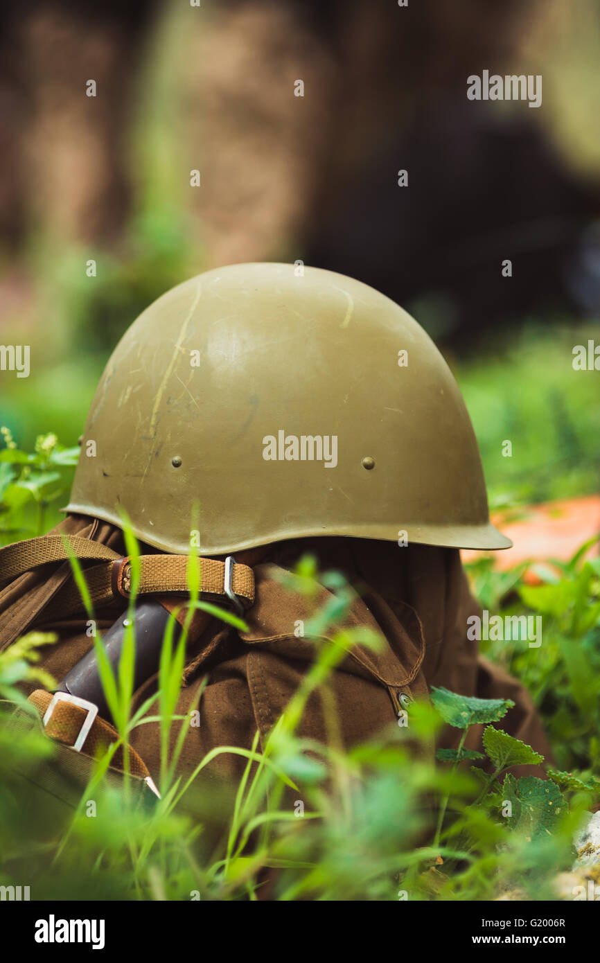 das Militär Helm und Rucksack Munition closeup Stockfoto