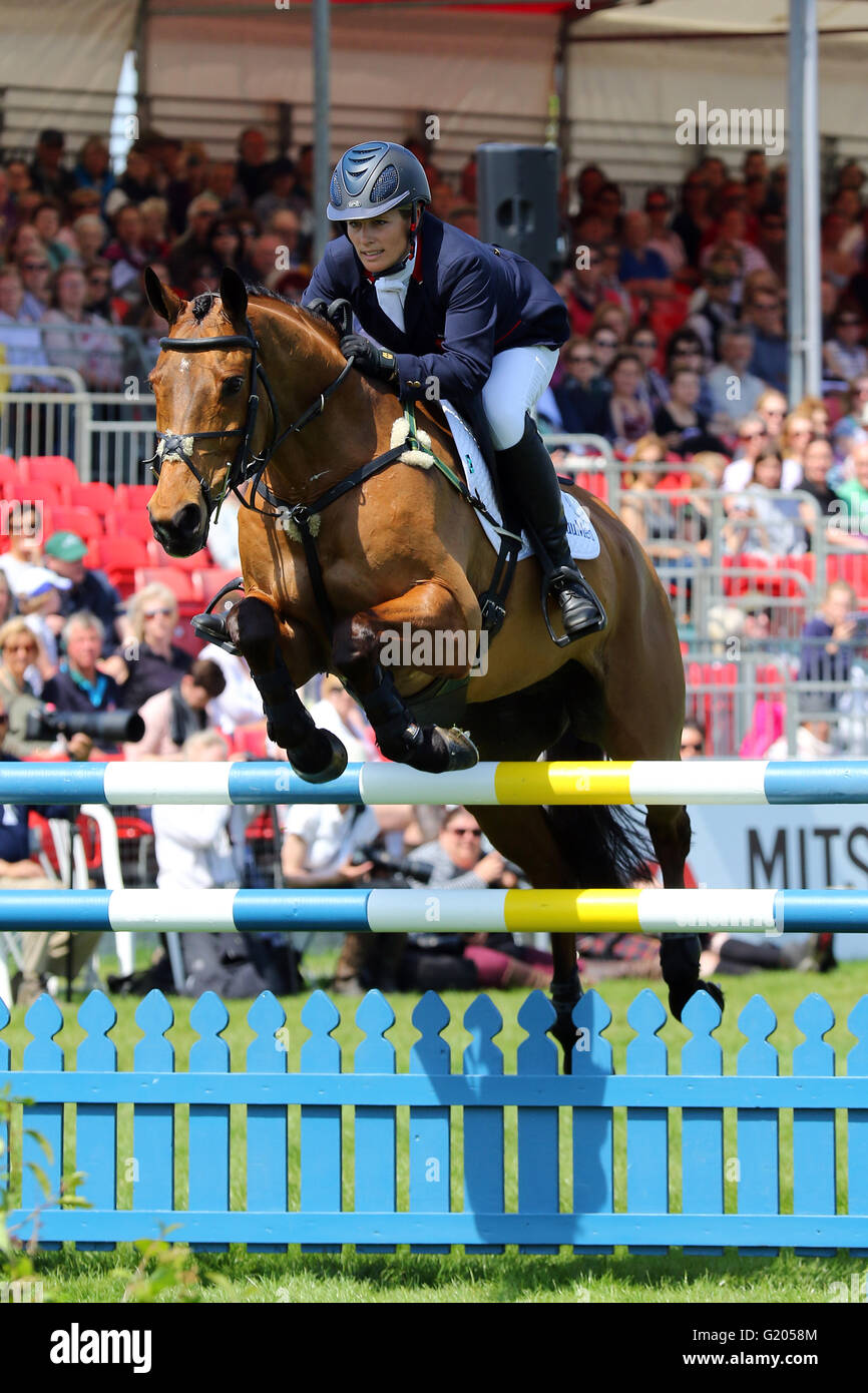 Zara Tindall (Großbritannien) Reiten hohe Königreich im Springreiten bei den Mitsubishi Motors Badminton Horse Trails 2016 Stockfoto