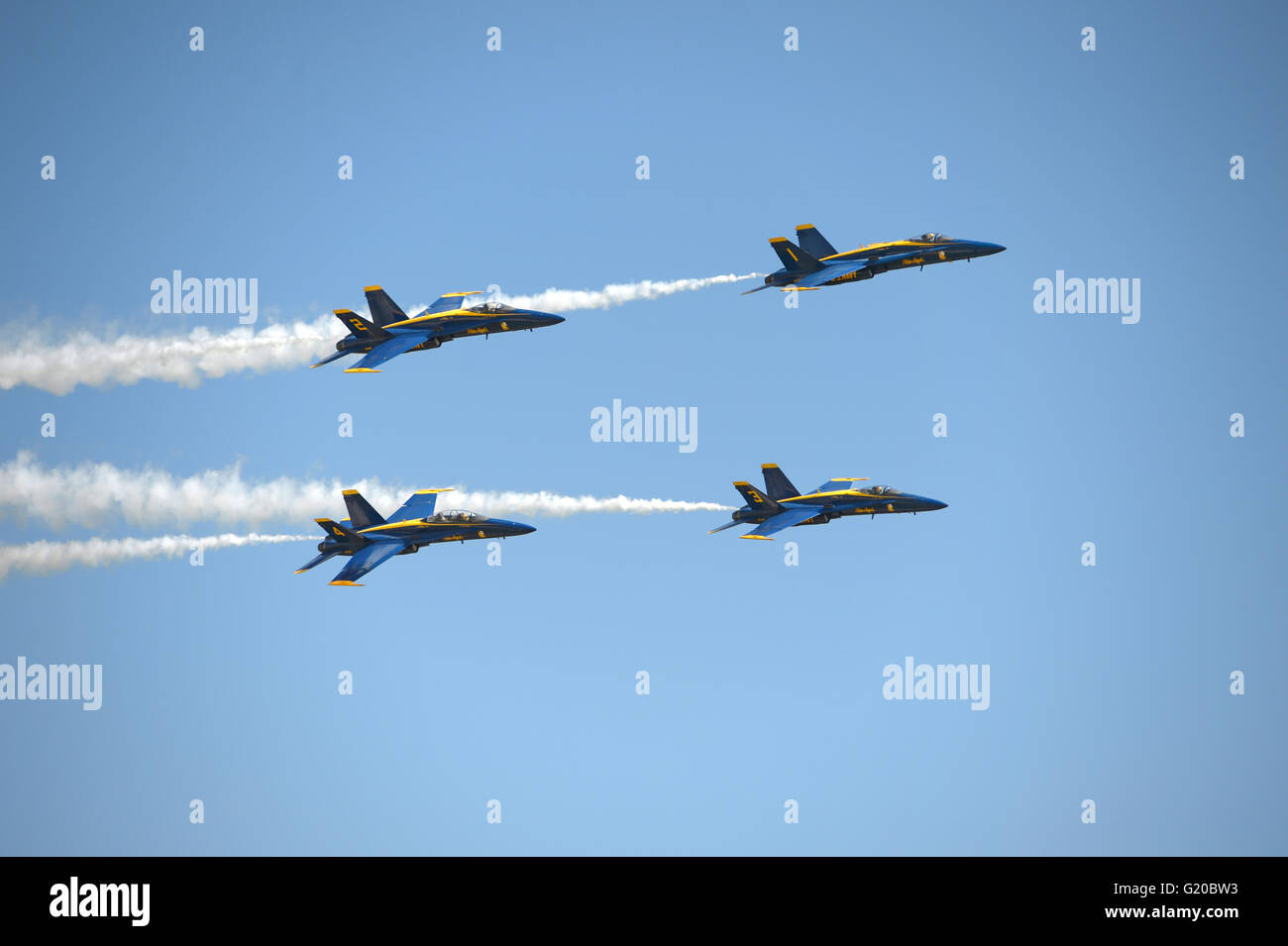 Saint Louis, MO, USA – 15. Mai 2016: The Blue Angels treten bei der Geist von Saint-Flugschau in Saint Louis, Missouri. Stockfoto