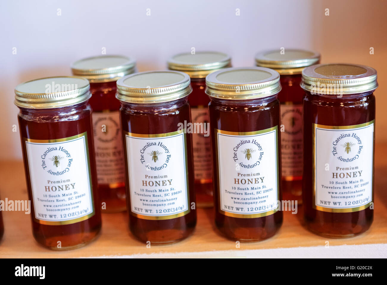 Lokal produzierte Honig zum Verkauf an die Carolina Honey Bee Firmenshop in Travelers Rest in der Nähe von Greenville, South Carolina. Stockfoto