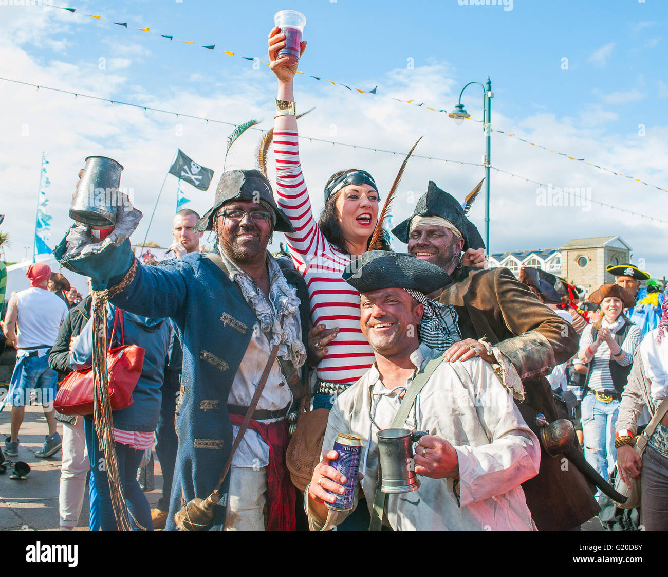 Piraten bei Guinness Welt Buch Datensätze Versuch der Montage der meisten Pirates an einem Ort zur gleichen Zeit. Penzance. Stockfoto