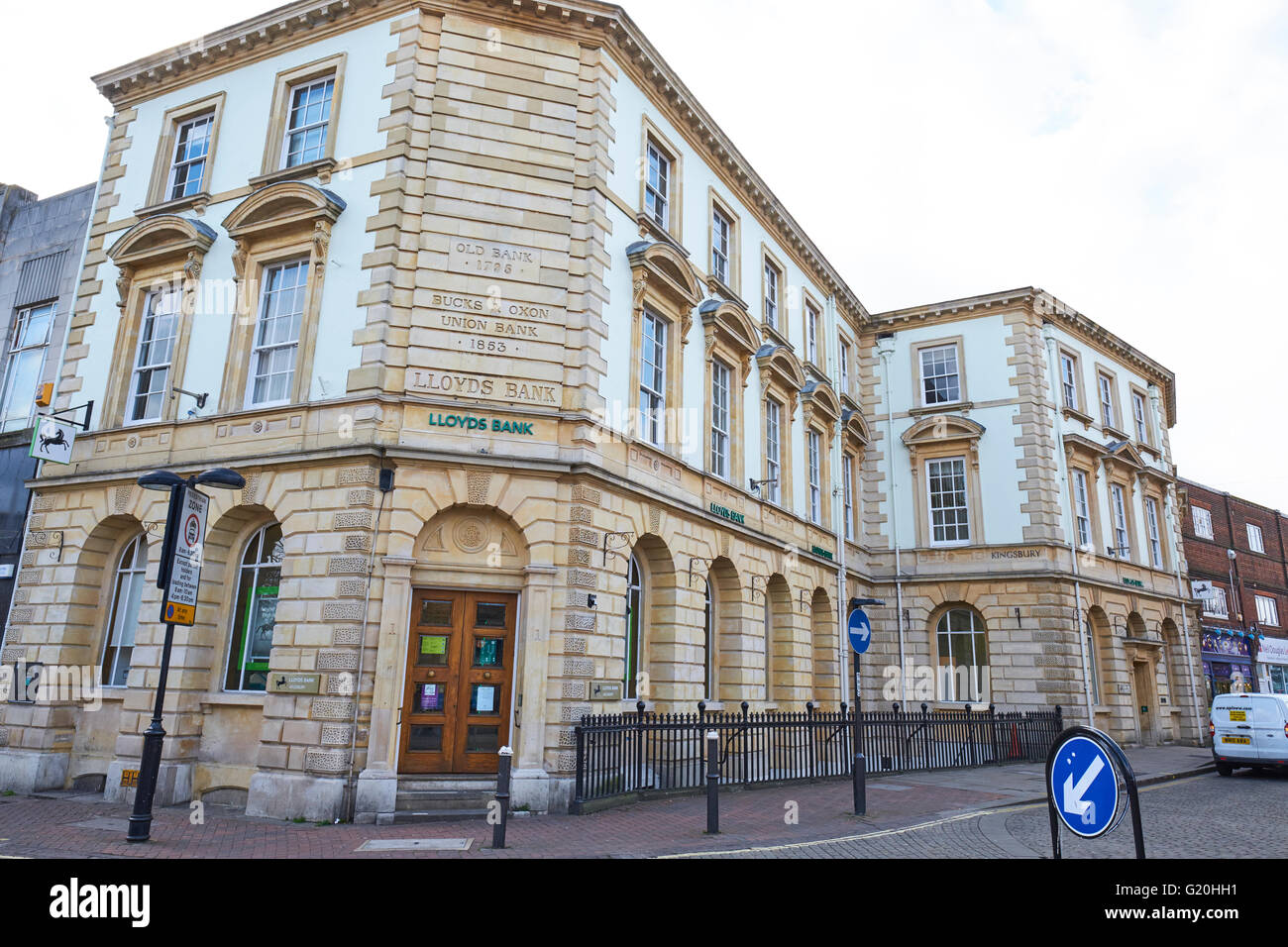 Old Bank Gebäude erbaut im Jahre 1795 wurde die Böcke & Oxon Union Bank jetzt LLoyds Hautpstraße Aylesbury Buckinghamshire UK Stockfoto