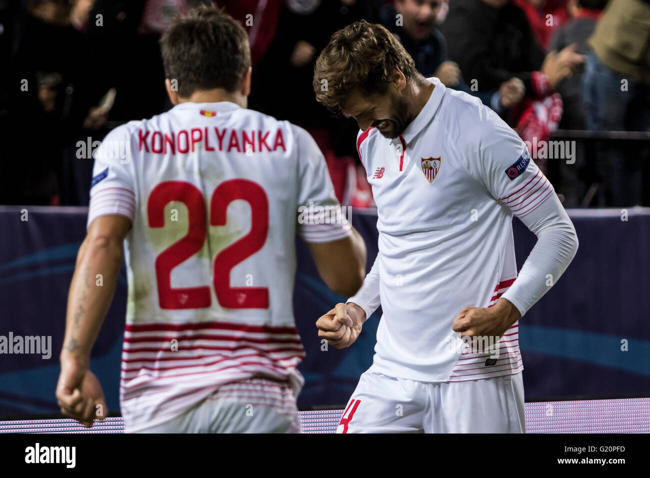Fernando Llorente von Sevilla feiert nach seinem Tor 1-0 in der UEFA Champions League-Gruppe D-Fußballspiel zwischen Sevilla FC und Juventus Turin im Estadio Ramon Sanchez Pizjuan in Sevilla, Spanien, 8. Dezember 2015 Stockfoto