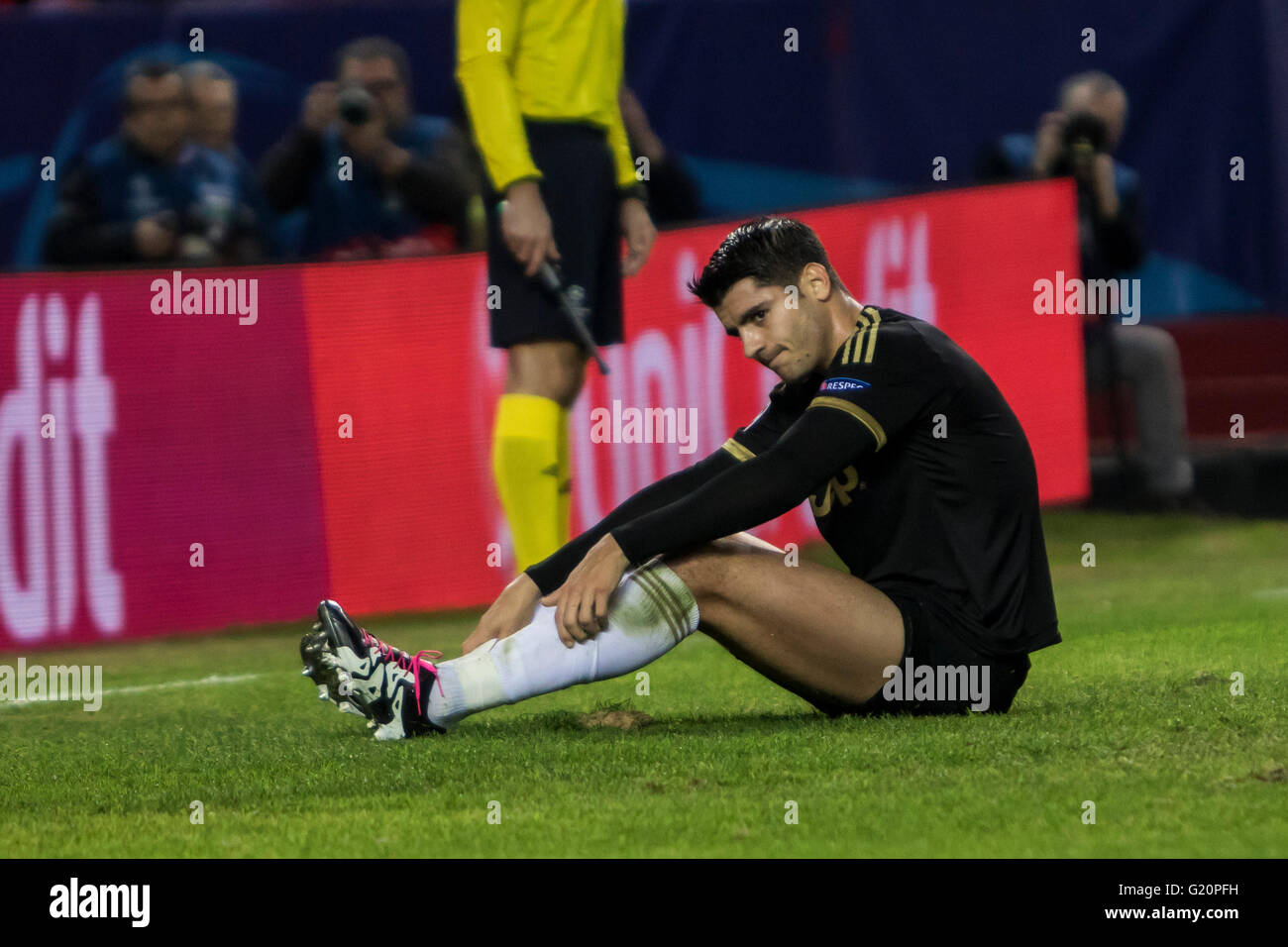 Alvaro Morata von Juventus klagt während der Gruppe D der UEFA Champions League-Fußballspiel zwischen Sevilla FC und Juventus Turin im Estadio Ramon Sanchez Pizjuan in Sevilla, Spanien, 8. Dezember 2015 Stockfoto