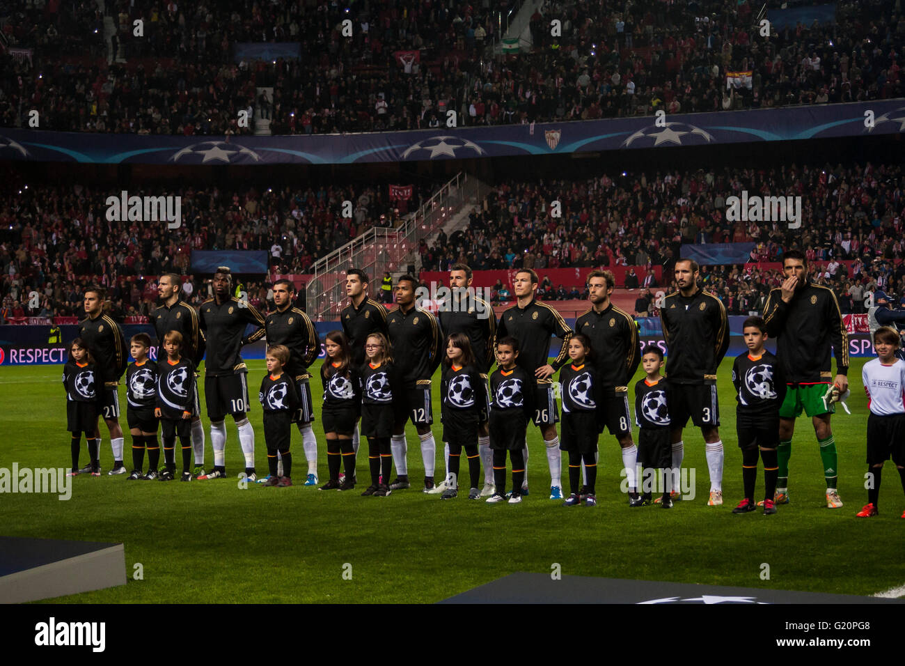 Line-up von Juventus Turin vor der Gruppe D der UEFA Champions League-Fußballspiel zwischen Sevilla FC und Juventus Turin im Estadio Ramon Sanchez Pizjuan in Sevilla, Spanien, 8. Dezember 2015 Stockfoto