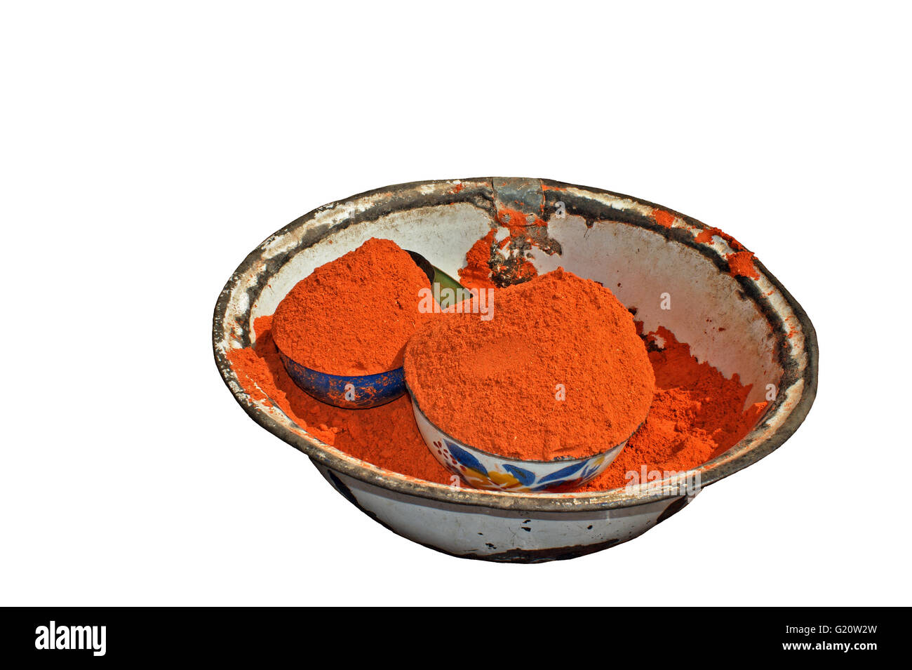 Heiße und scharfe Paprika, getrocknet und gemahlen Paprika, als in Afrika produziert und verwendet. Geschnitten Sie aus einer Schüssel voll mit rotem Pfeffer Stockfoto