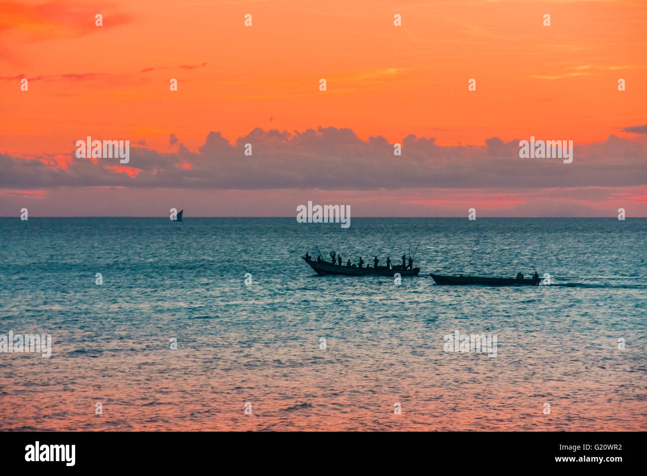 Boote und Sonnenuntergang in Sansibar Stockfoto