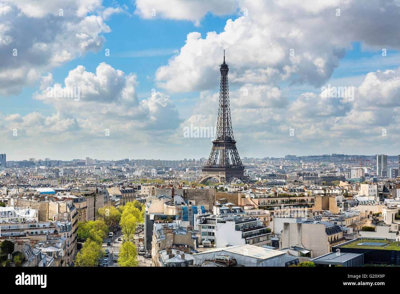 Skyline von Paris mit Eiffelturm im Hintergrund Stockfoto