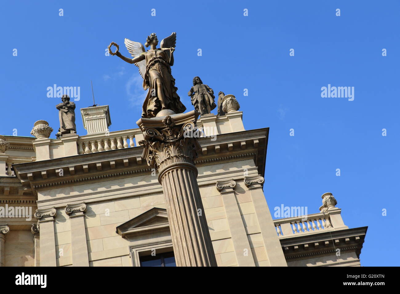 Staatsoper prag -Fotos und -Bildmaterial in hoher Auflösung – Alamy