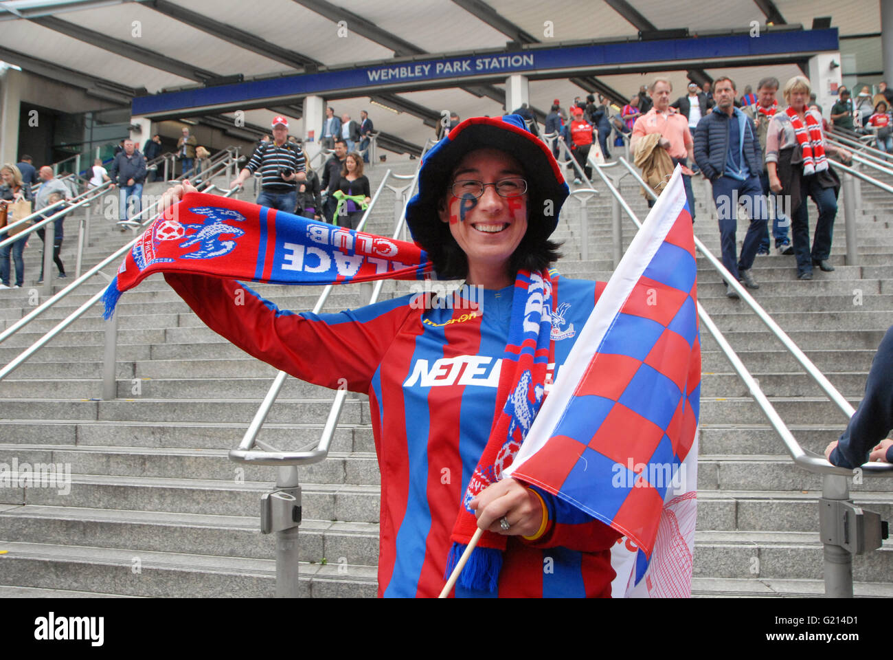 Wembley Stadium in London, UK, 21 Mai 2016 Fan Jackie bereit für das Spiel.  Fans kommen für FA-Cup-Finale Crystal Palace V Manchester United. Bildnachweis: JOHNNY ARMSTEAD/Alamy Live-Nachrichten Stockfoto