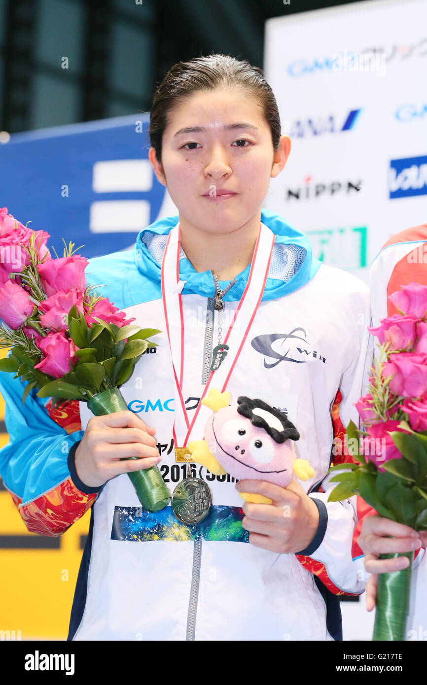 EMI Moronuki, 20. Mai 2016 - Schwimmen: Japan Open 2016 Frauen 100 m Rückenschwimmen Preisverleihung Tatsumi International Swimming Center in Tokio, Japan. (Foto von Yohei Osada/AFLO SPORT) Stockfoto