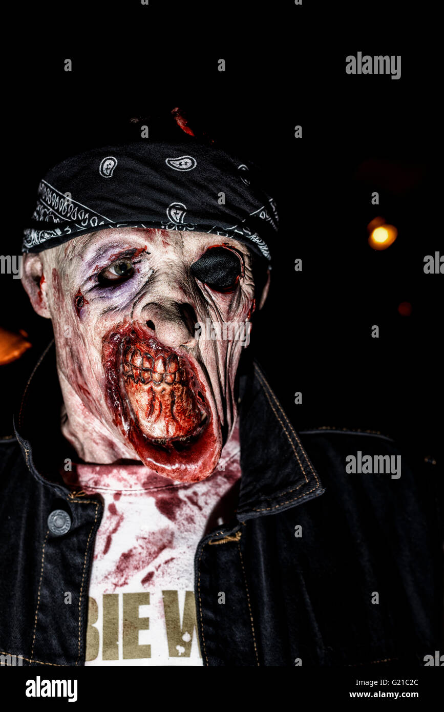 Bologna, Italien. 21. Mai 2016.  Zombies in Bologna Zombie Walk. Menschen als Zombies verkleidet, während der Parade durch die Straßen von Zentrum von Bologna Credit: Carlo Amodeo/Alamy Live News Stockfoto