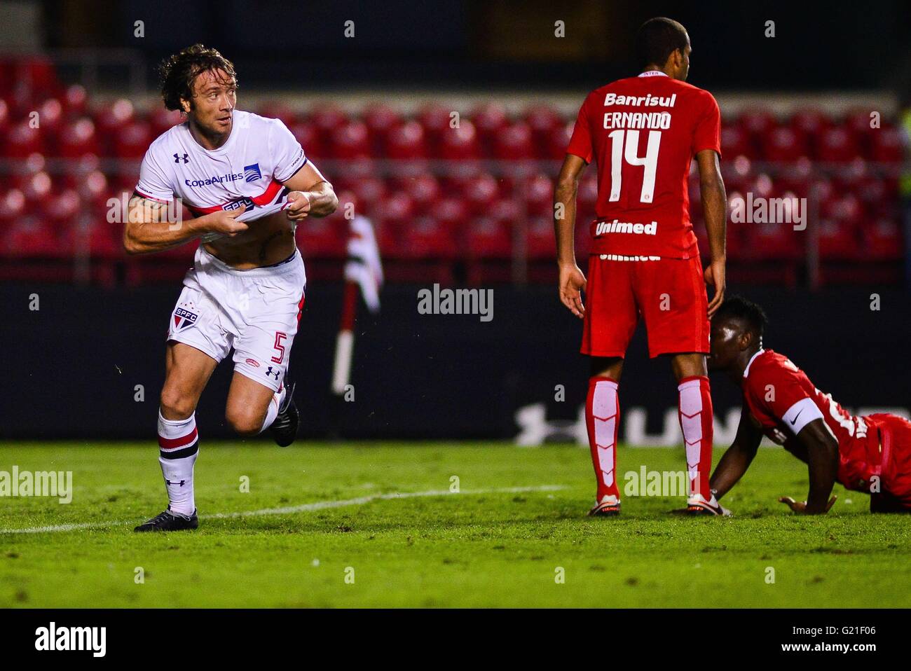 SAO PAULO, Brasilien - 22.05.2016: SAO PAULO X International Diego Lugano von Sao Paulo während des Spiels zwischen S? o Paulo Vs Internacional, die erste Runde der Meisterschaft 2016, statt an der Estadio Cicero Pompeu de Toledo, bekannt als Morumbi-Stadion in South Zone S? o Paulo. (Foto: Mauricio Rummens / FotoArena) Stockfoto