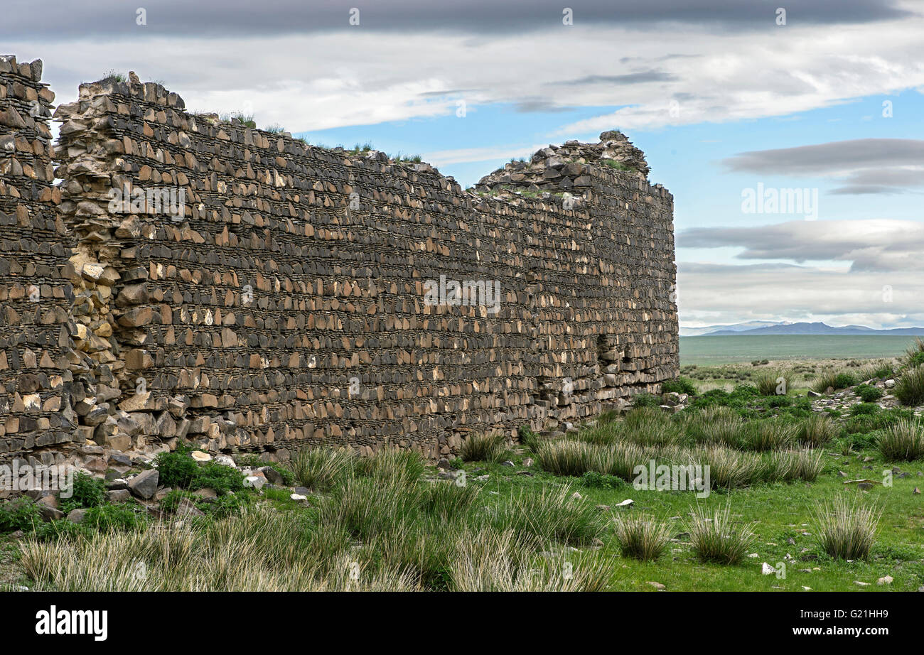 Ruinen der Kitan Festung Khar Bukh Balgas Khar Bakhin Balgas, Dashinchilen, Bulgan Provinz, Mongolei Stockfoto