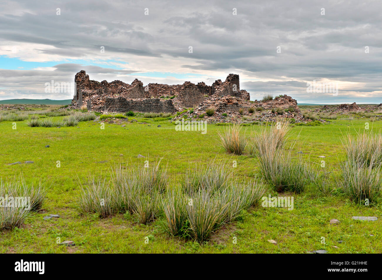 Ruinen der Kitan Festung Khar Bukh Balgas, Dashinchilen, Bulgan Provinz, Mongolei Stockfoto