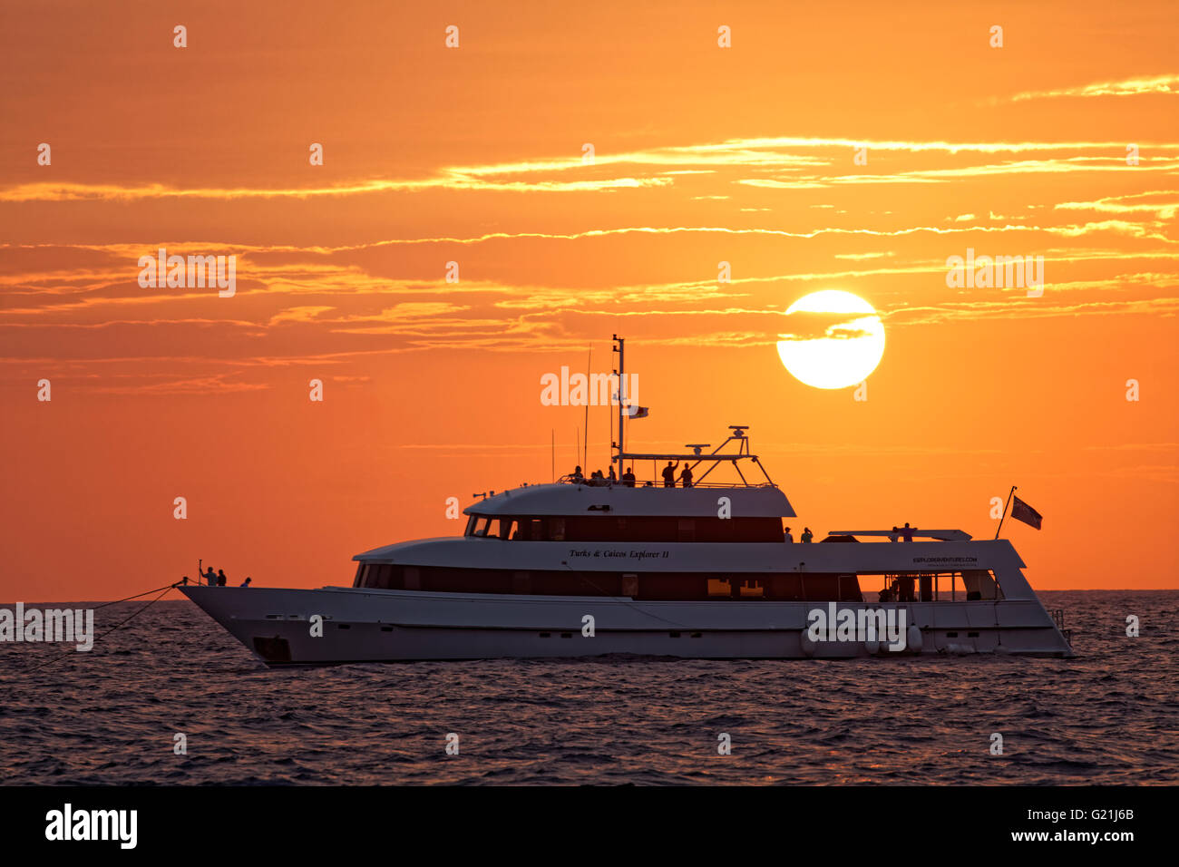 Whalewatching und Tauchen Schiff Türken & Caicos Explorer II, Sonnenuntergang, Silver Bank, Silber und Navidad Bank Heiligtum Stockfoto