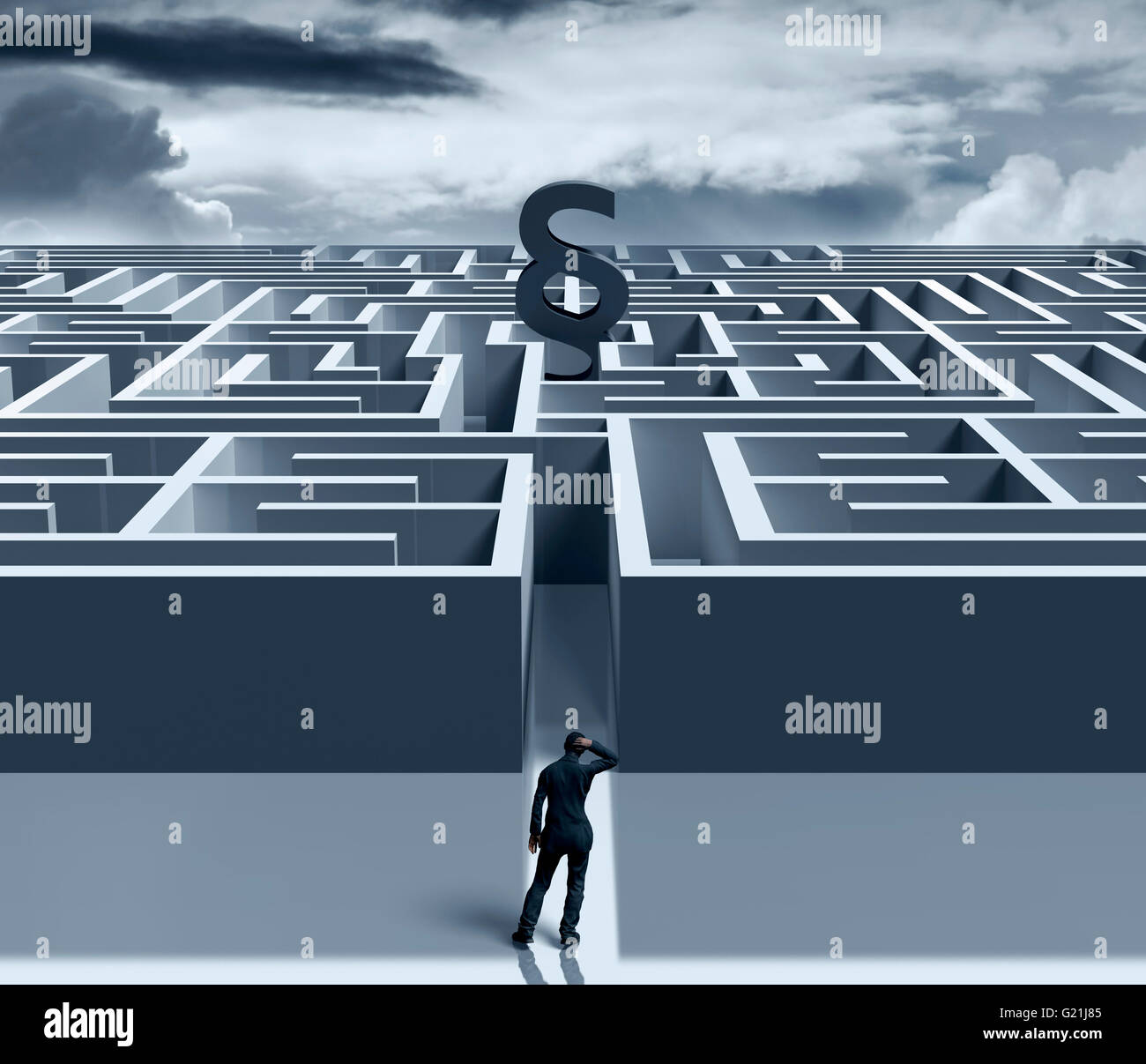 Mann vor Labyrinth; In das mittlere Symbol 'Absatz', symbolisches Bild für komplizierte Gesetz, Computergrafik Stockfoto