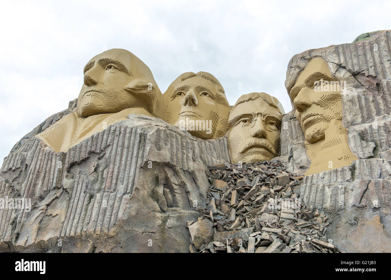 Rock-Porträts von vier amerikanischen Präsidenten am Mount Rushmore, machte Replik von Lego-Steinen, Legoland Billund, Dänemark Stockfoto