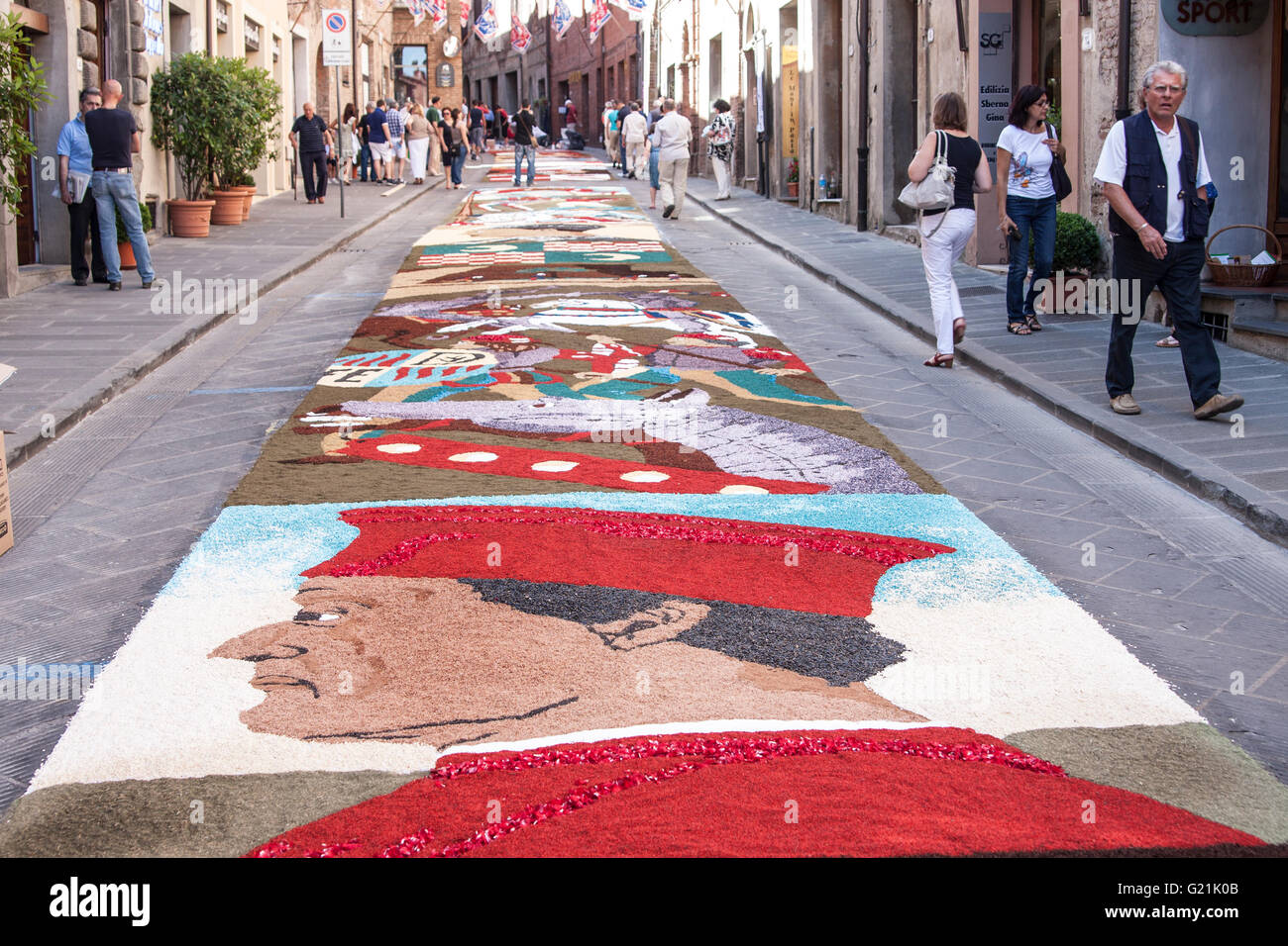 Città della Pieve, Umbrien, Italien. Traditionelles Fest 'Infiorata di S. Luigi Gonzaga'; Infiorate, die im Dorf stattfinden Stockfoto