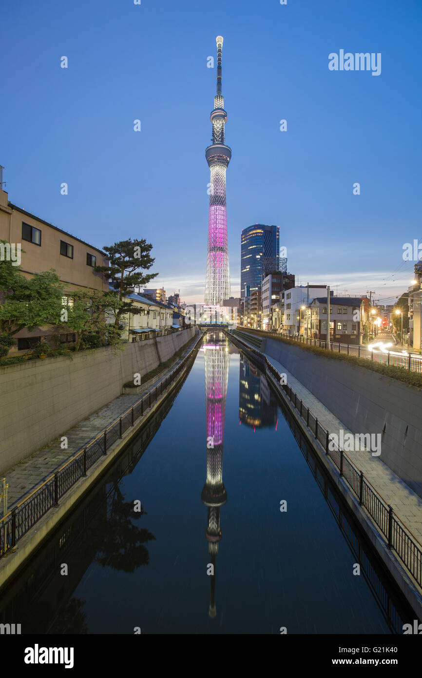 Spezielle Leuchten auf TOKYO SKYTREE Reflexion in der Dämmerung Zeit Stockfoto