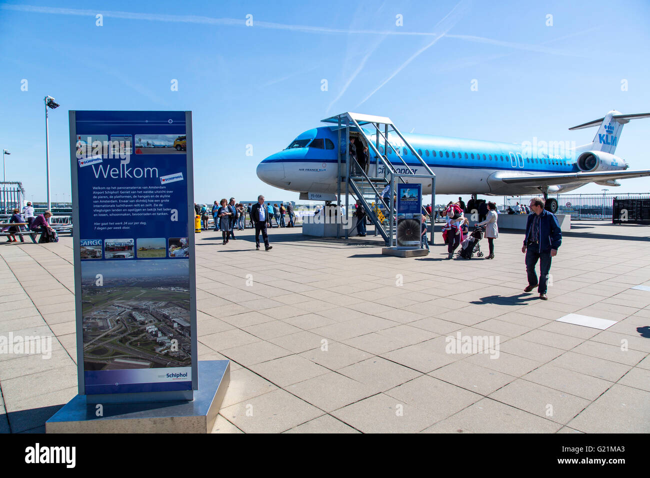 Amsterdam Schiphol, Flughafen, Flugzeuge am Tore, Terminalgebäude, Aussichtsplattform, public-Viewing-Bereich, Stockfoto