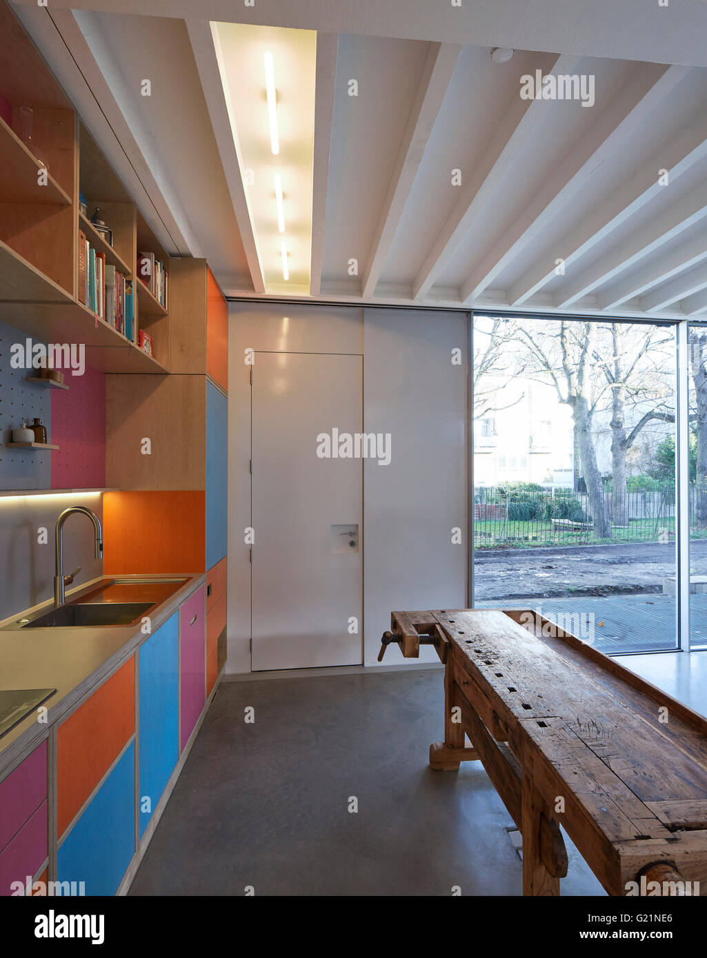 Innenansicht im Erdgeschoss. Das Map House, London, Vereinigtes Königreich. Architekt: SAM Architekten, 2015. Stockfoto