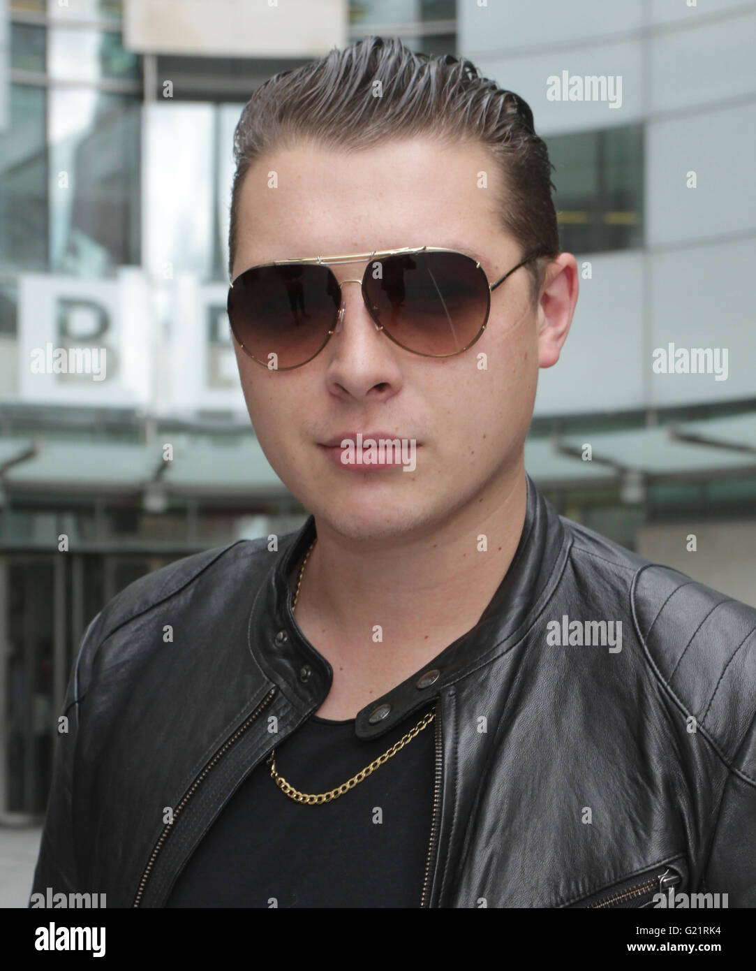 London, UK, 20. August 2015: John Newman gesehen bei der BBC Broadcasting House in London Stockfoto