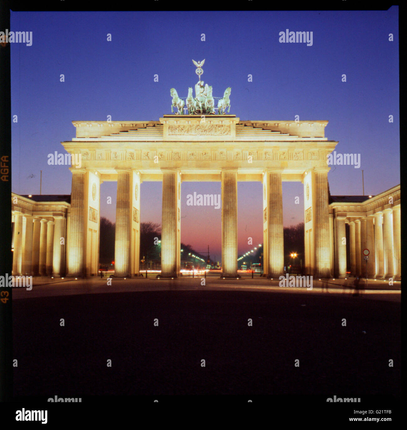 Raummotive, Brandenburger Tor, Pariser Platz, Abends. Stockfoto