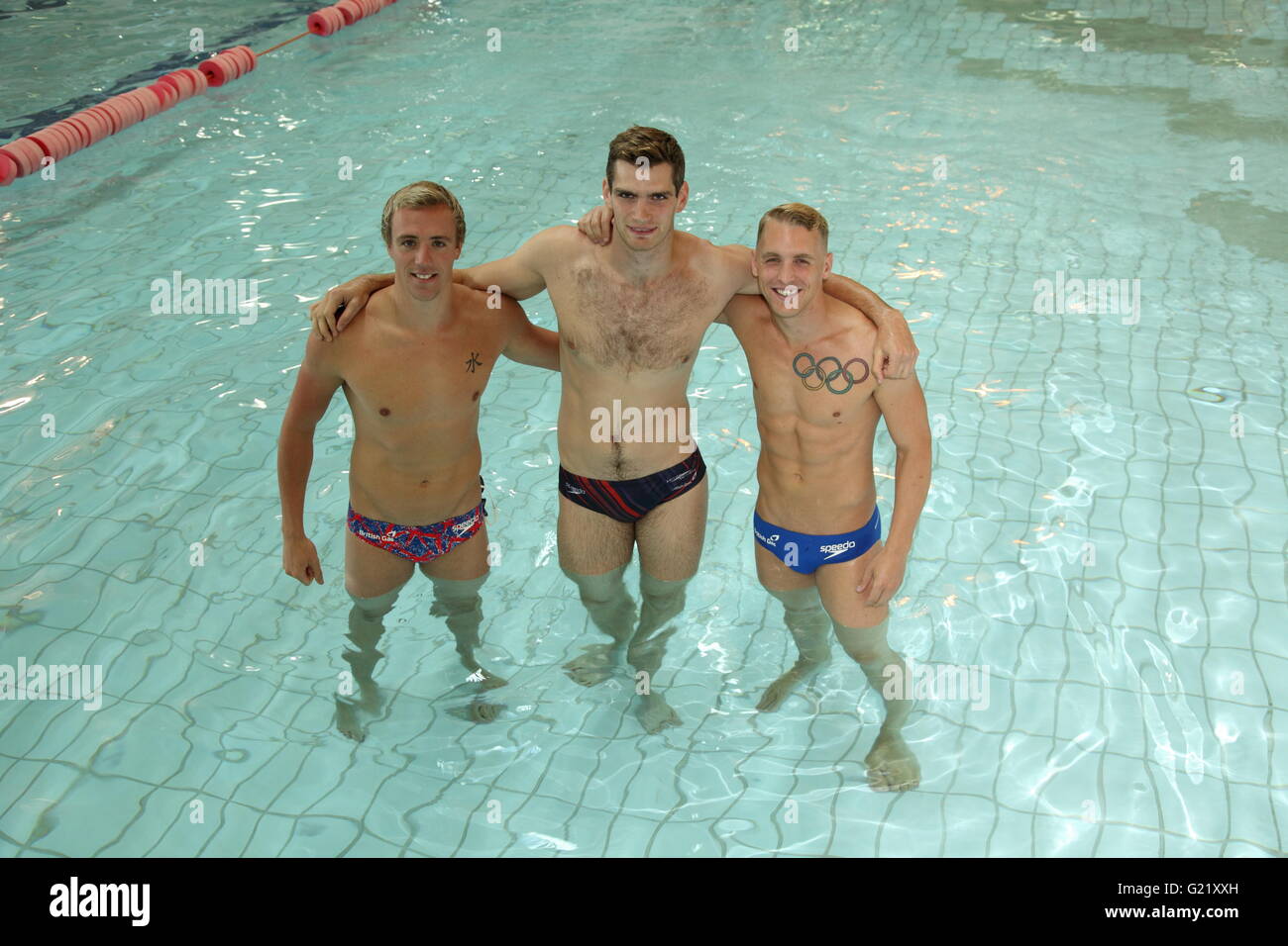 Schwimmen Sterne L) Robbie Renwick, Jake Vincent und R) Nick Robinson-Baker in Daventry Leisure Centre. Stockfoto