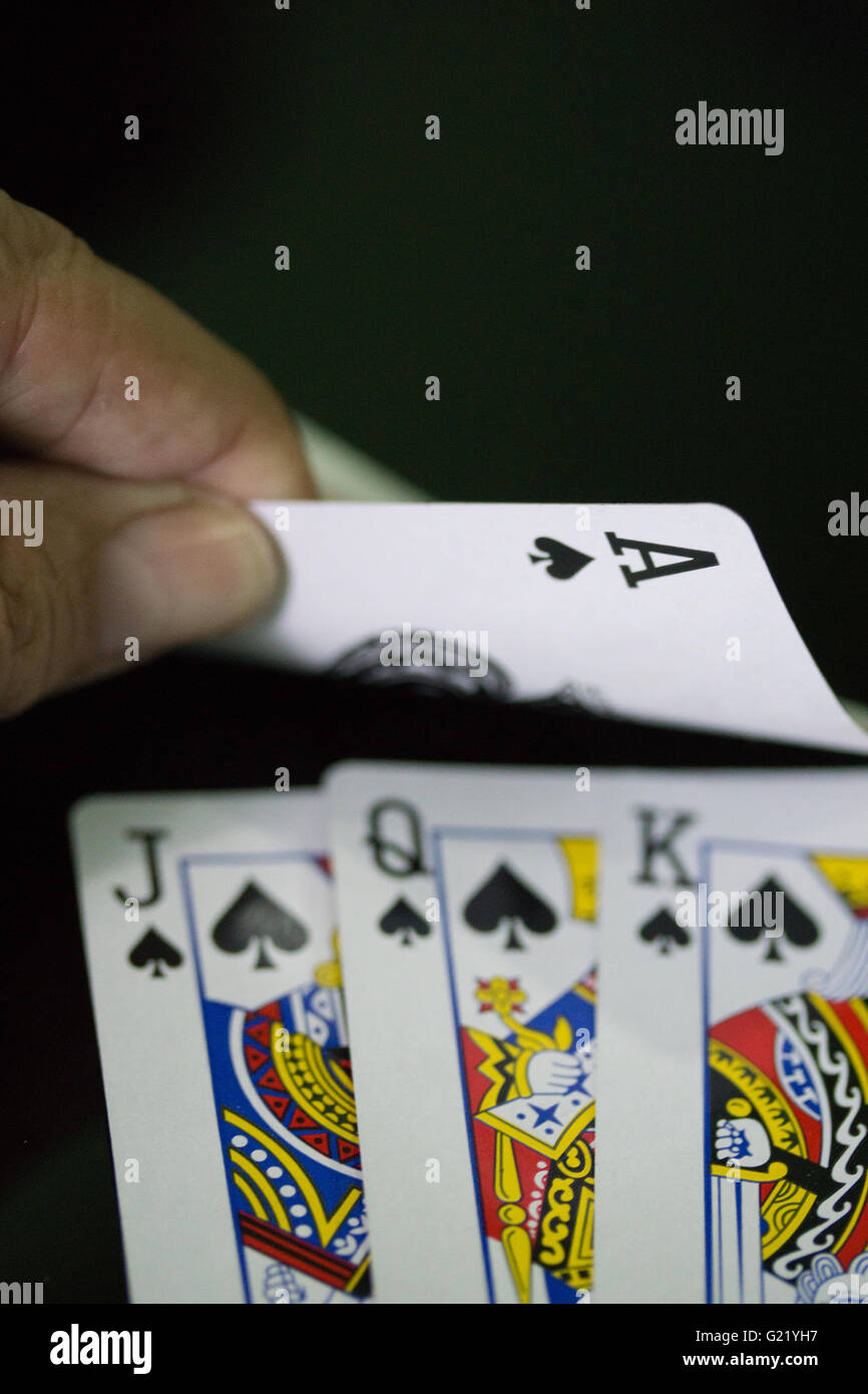 Pik-As rundet eine gewinnende Hand in einem Kartenspiel. Stockfoto