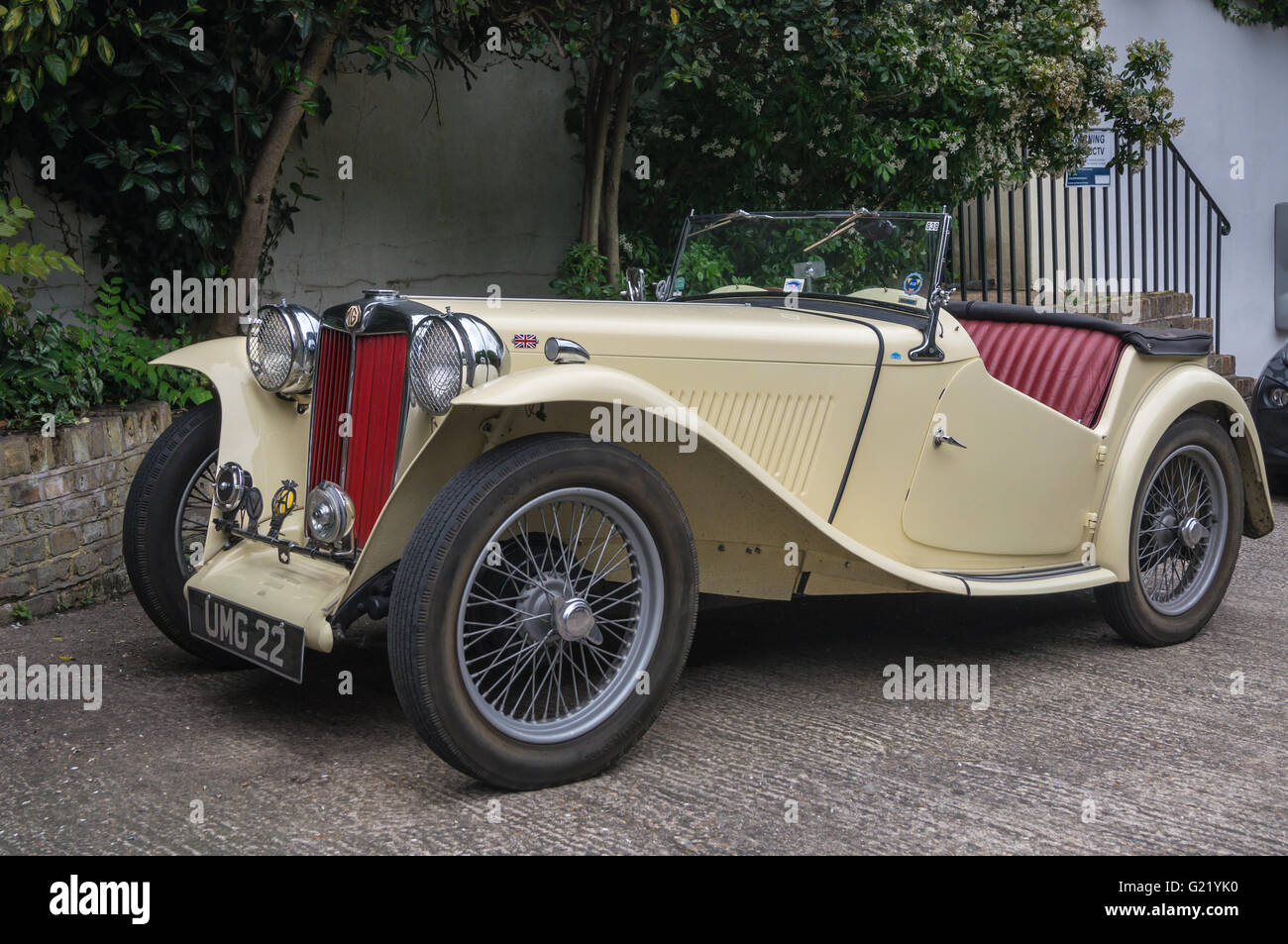 1949 MG TC Sportwagen UMG 22 von Motoren University of Sussex und London verkauft. Stockfoto