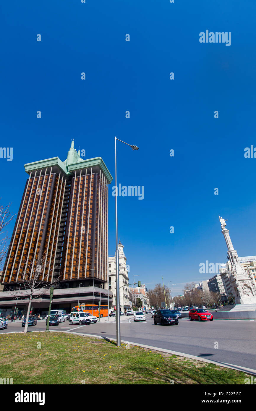 MADRID, Spanien - 16. März 2016: Plaza de Colon in Madrid. Torres de Colon ist eine hohe Bürogebäude der Twin Towers im Plaza Stockfoto
