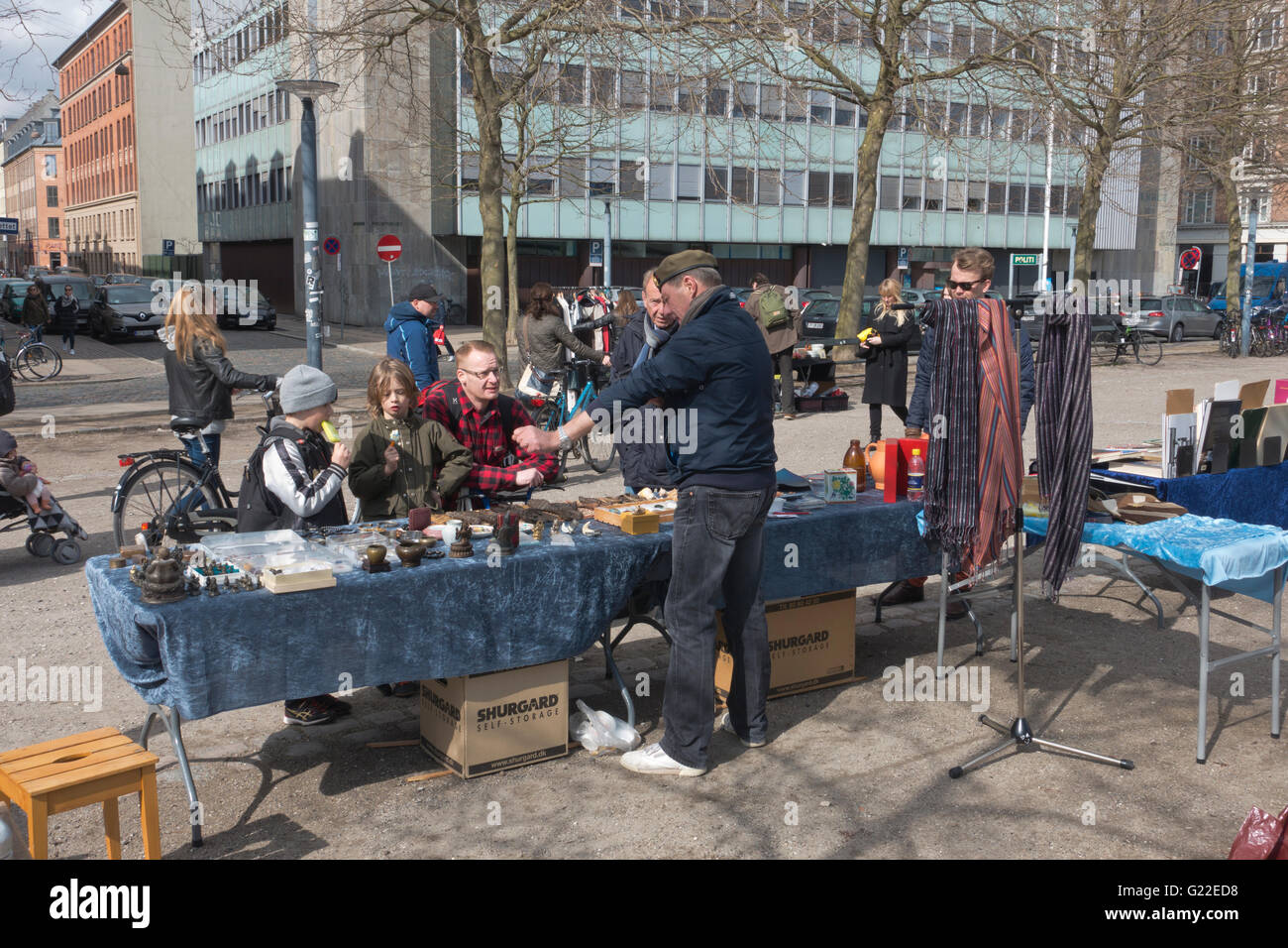 Flohmarkt in Halmtorvet, Vesterbro in Kopenhagen jeden Samstag. auf Halmtorvetated. Flohmärkte. Stockfoto