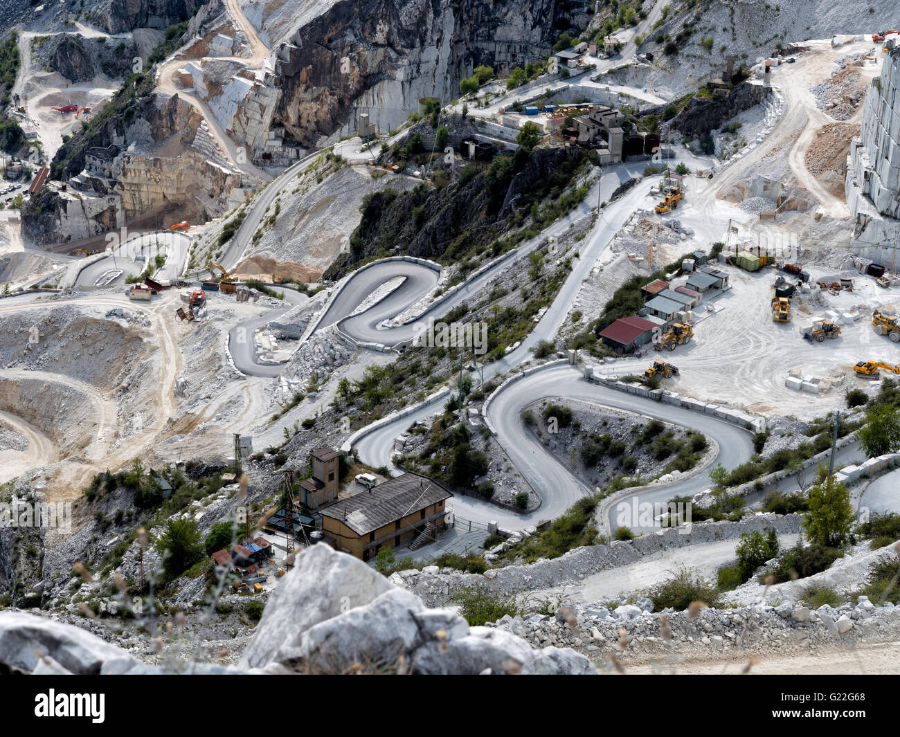 Carrara-Marmor-Steinbrüche, Italien. Erstaunliche Straßen. Stockfoto