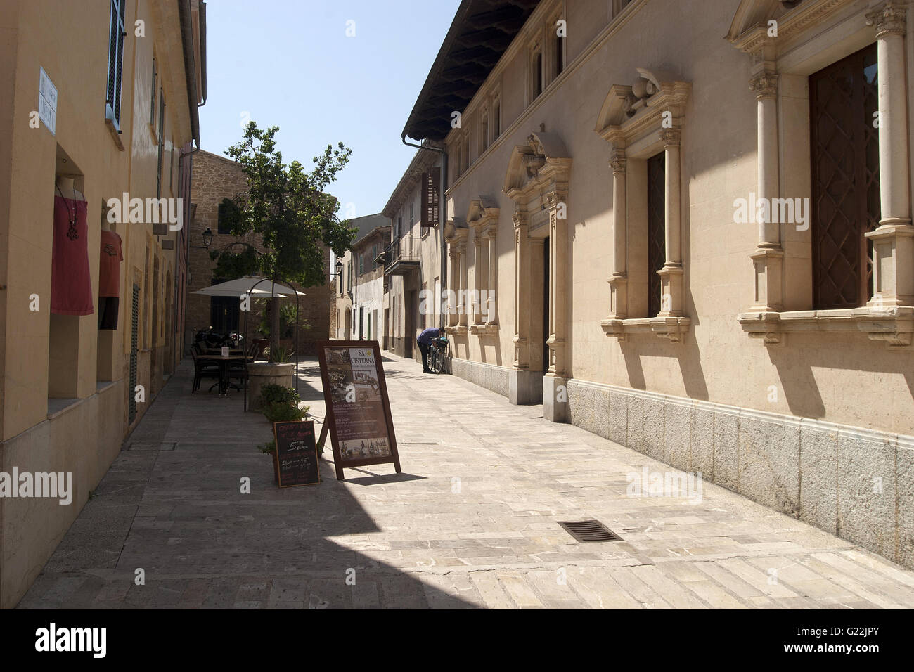 ein schönes Foto von einem ruhigen Fußweg in Palma De Mallorca, Spanien, am Meer, Tourismus, Urlaub, Sommer, Natur, entspannen Stockfoto