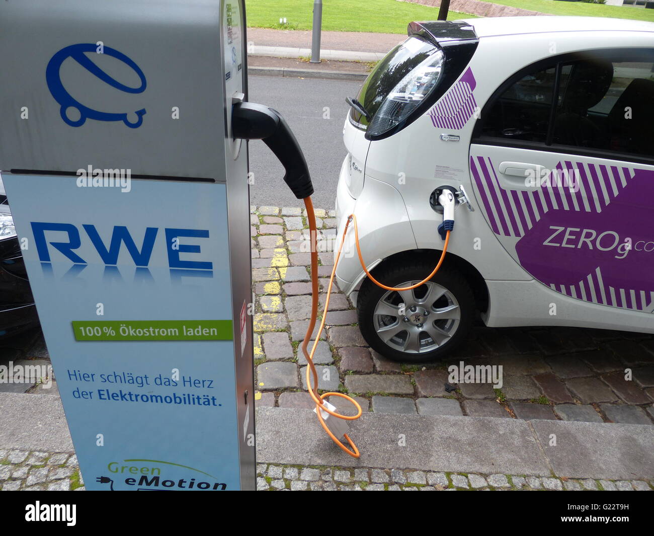 Berlin - Deutschland. Null Emissionen Elektroauto aufgeladen für freies vom Sony Center Stockfoto