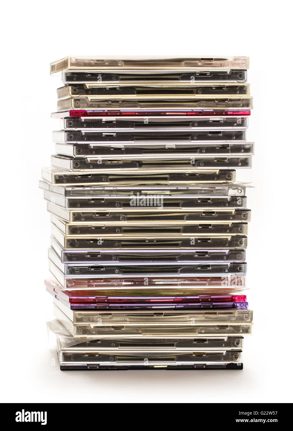 Stapel von CDs auf weißem Hintergrund Stockfoto