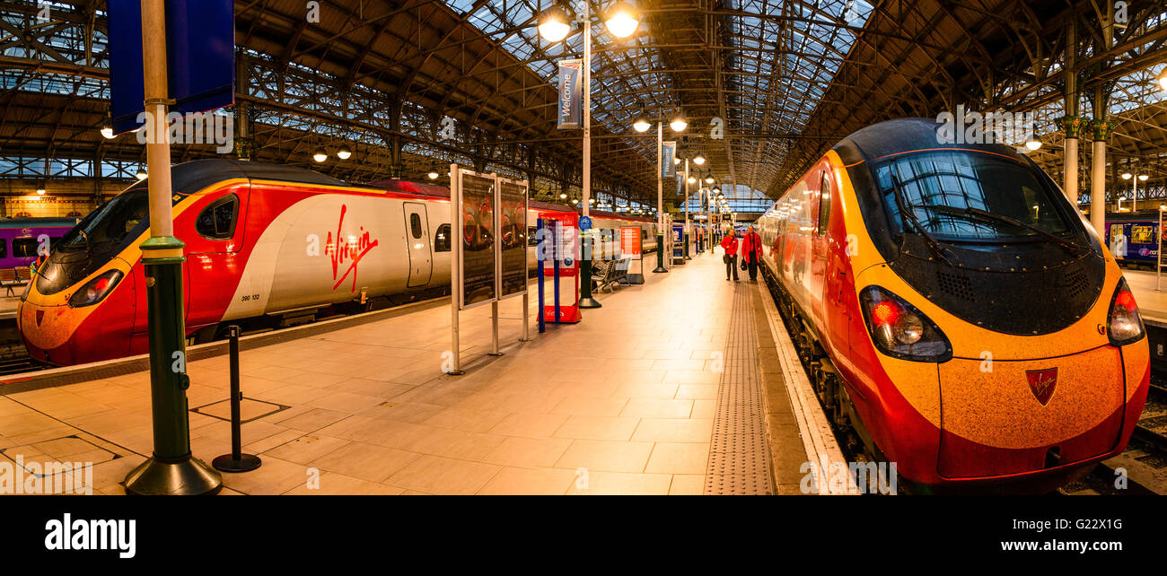 Zwei Jungfrau Pendolino-Züge am Bahnhof Manchester Piccadilly Stockfoto
