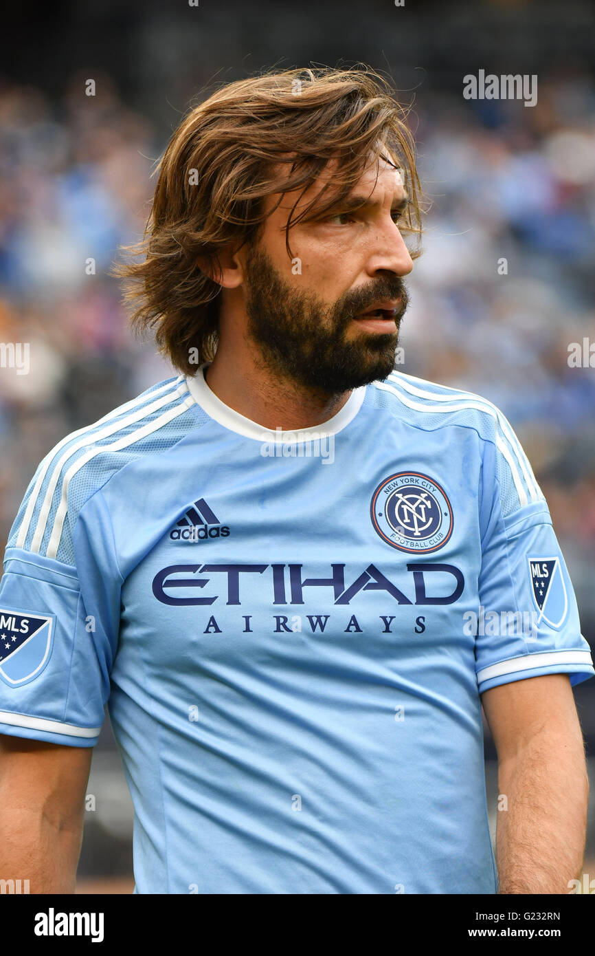 Bronx, New York, USA. 21. Mai 2016. Andrea Pirlo (NYCFC), 21. Mai 2016 - Fußball: Major League Soccer Match zwischen New York City FC 0-7 New York Red Bulls im Yankee Stadium in der Bronx, New York, Vereinigte Staaten von Amerika. © Hiroaki Yamaguchi/AFLO/Alamy Live-Nachrichten Stockfoto