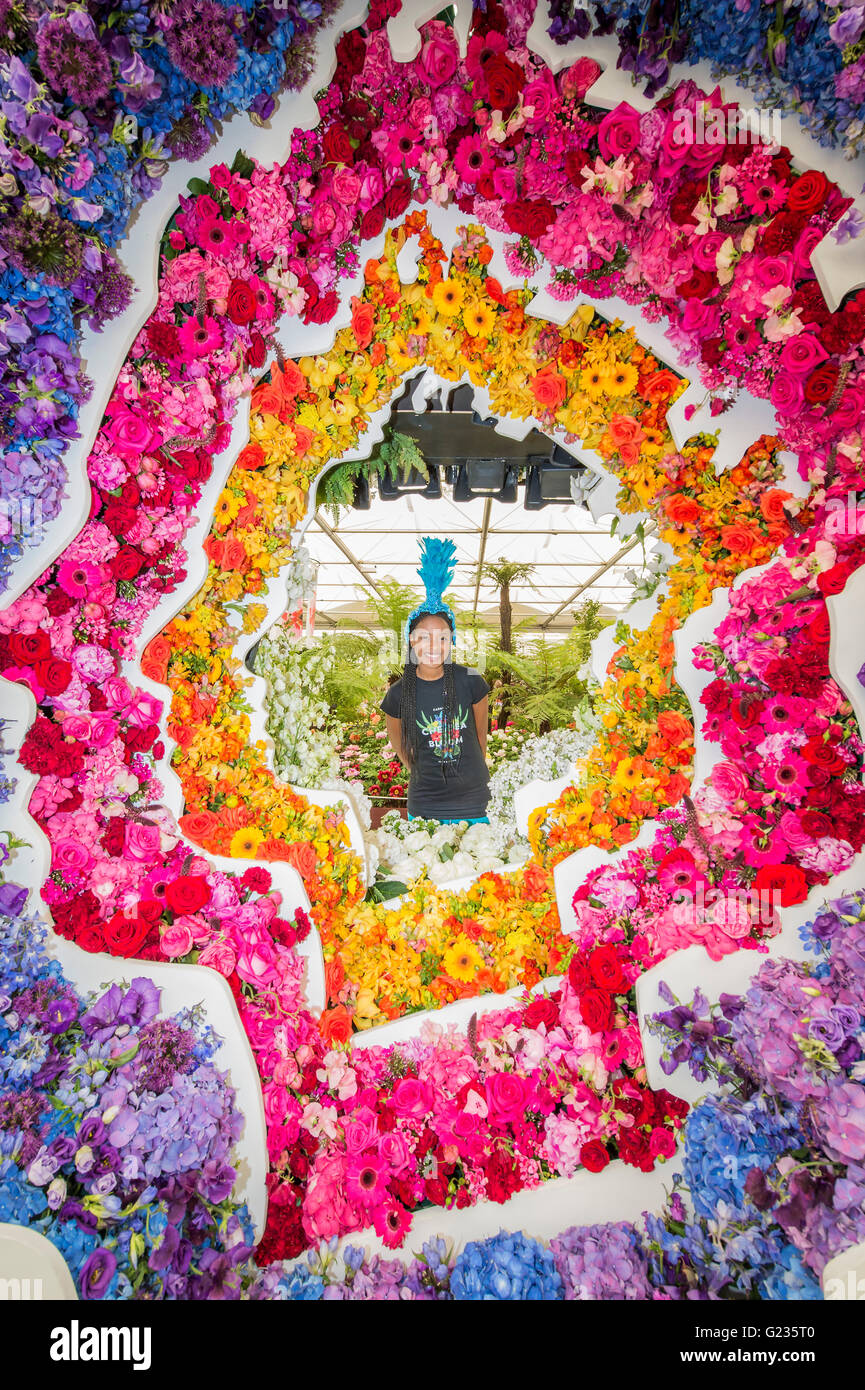 London, UK. 23. Mai 2016. Neuer Covent Garten erste Stand - hinter jedem Florest entworfen von Veveers Carter. Tag der Eröffnung der Chelsea Flower Show. Bildnachweis: Guy Bell/Alamy Live-Nachrichten Stockfoto