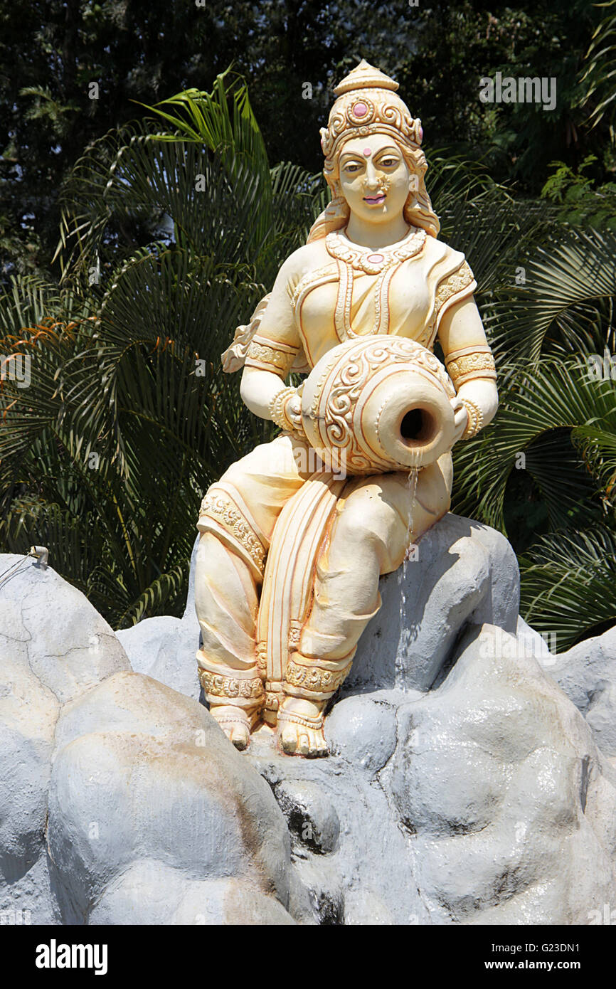 Statue der Göttin Ganga, vom Himalaya Berg im Viswashanti Ashram, in der Nähe von Bangalore, Karnataka, Indien, Asien herabgestiegen Stockfoto